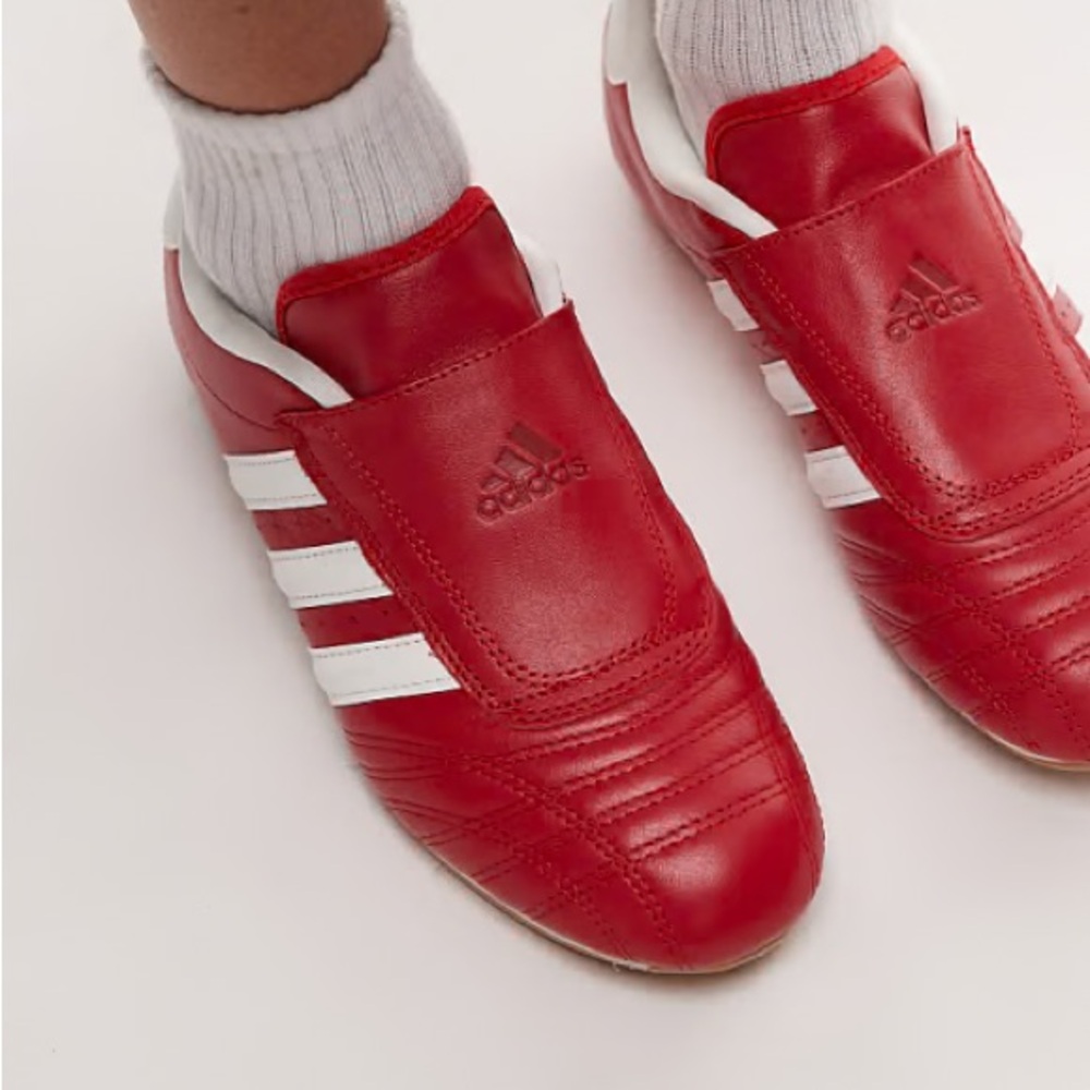 BNWT Adidas Originals taekwondo laceless sneakers (sz 6.5)